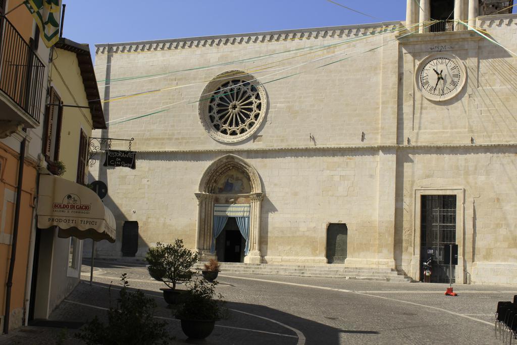 La Locanda Di Gino Σουλμόνα Εξωτερικό φωτογραφία